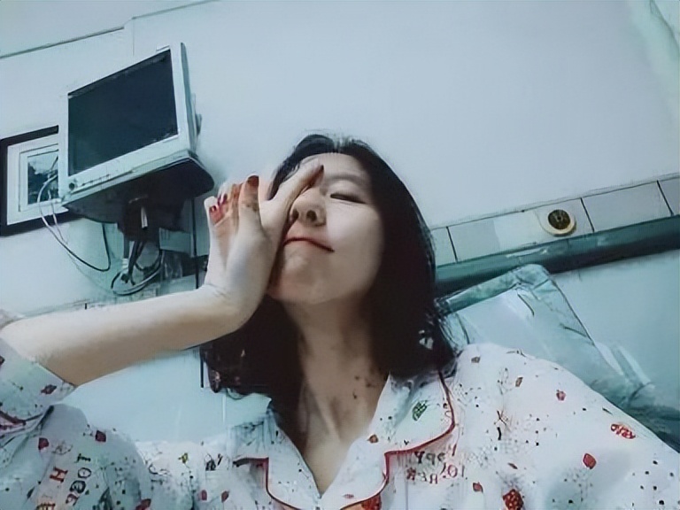浙江女孩为救同学身中8刀,现场画面触目惊心!这个热搜该给她了