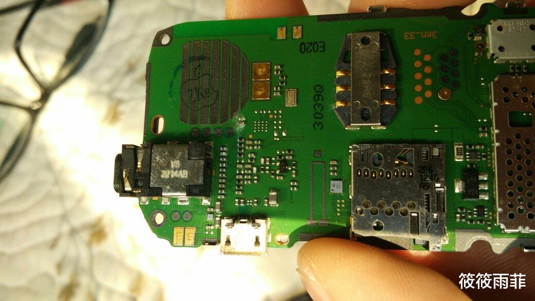 手机维修|修手机的时候,为什么有些店家会说师傅不在这,要拿到外面去修?