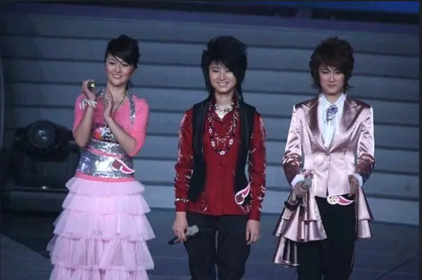 谭维维|16年后再看谭维维:从被全网骂到全网夸,她的人生太传奇