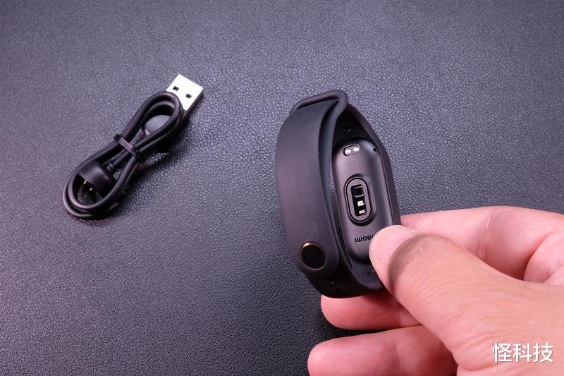 零售业|屏幕更大，模式更多，续航更长，新品小米手环7开箱体验