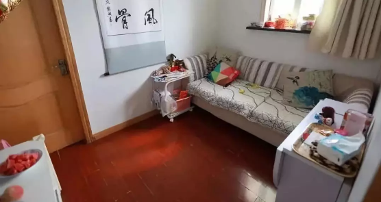 客厅|34㎡挤5口人，每天忙着琴棋书画，极度拥挤，孩子降临成大灾难