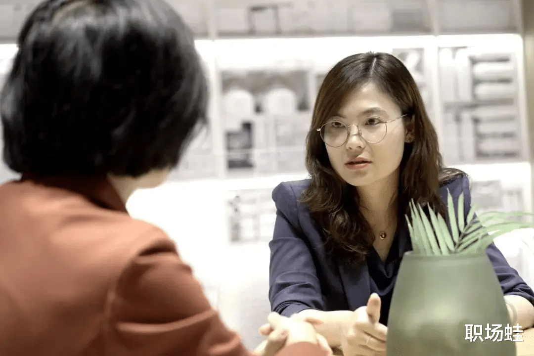 |总监跨过经理直接给我安排任务，我该听谁的？