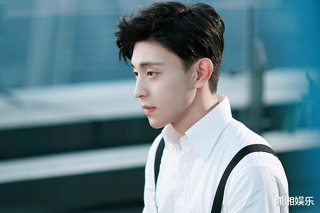 邓伦|邓伦重蹈薇娅覆辙,被全网封杀!个性签名被官媒贴上可笑标签