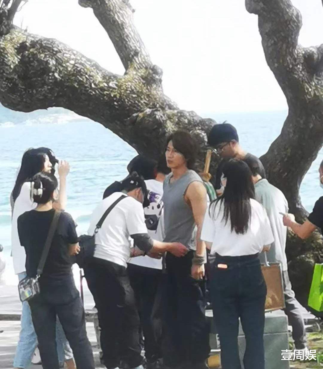 言承旭|偶遇言承旭拍戏，身材魁梧魅力十足，有种道明寺的既视感！