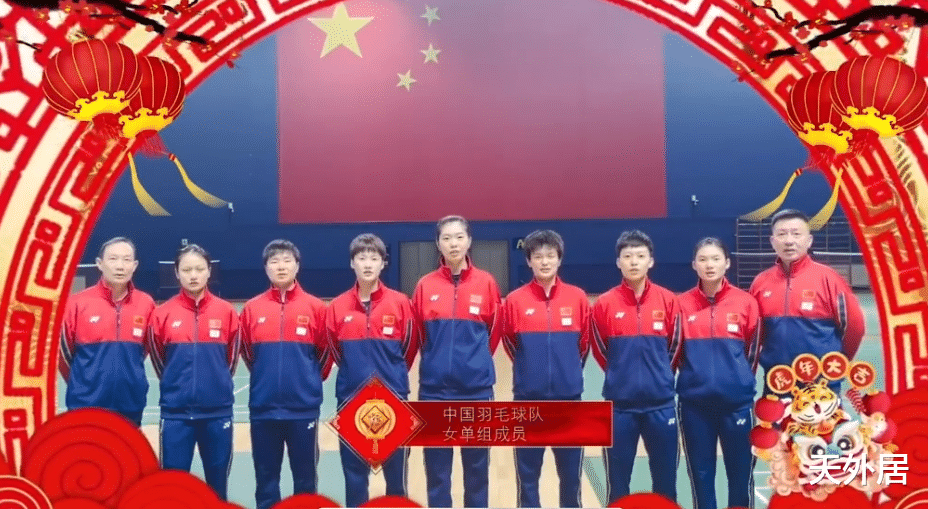 宁泽涛|除夕夜，宁泽涛一袭红衣，女排国手丸子头，孙一文“左拥右抱”！