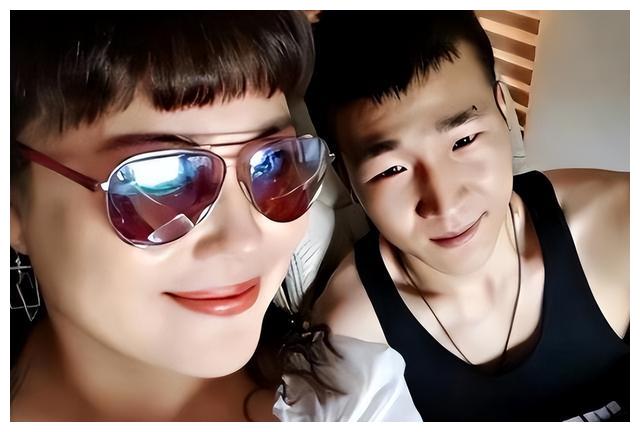 90后|老戏骨李菁菁：52岁暴瘦，遭90后前夫痛斥