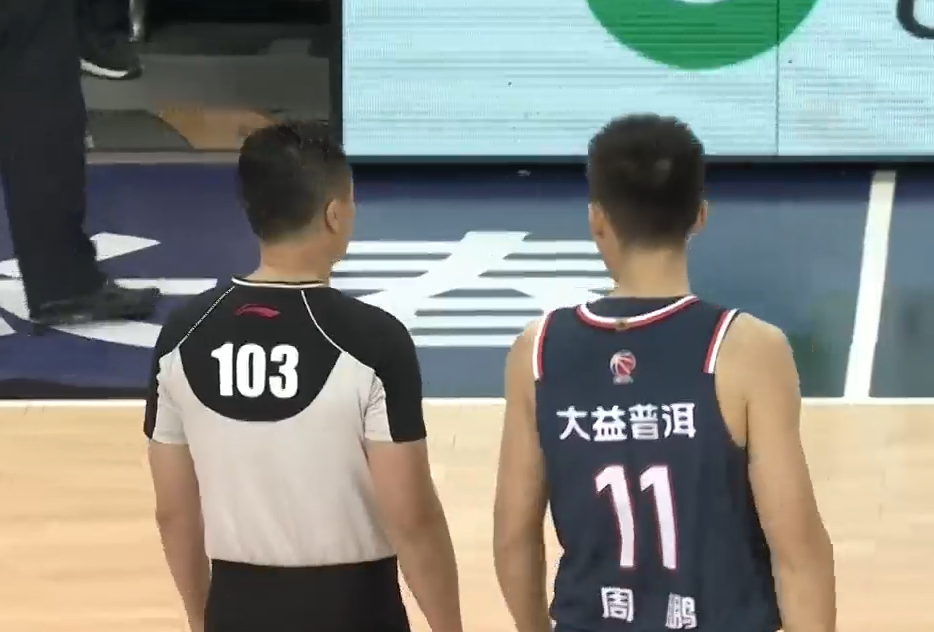 马奎尔|疲劳期！广东男篮落后10分后打了一波8-0，32号球员偷听战术？