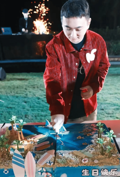 王思聪|王思聪35岁游艇趴庆生，新女友发朋友圈喊宝宝，慎婕暗示主动分手