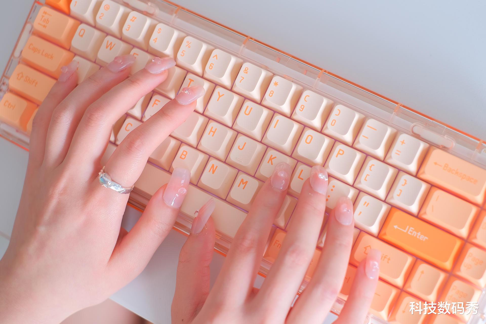 传感器|职场女性专属键盘,MelGeek MOJO68 瑰丽配色,不打油,手感好