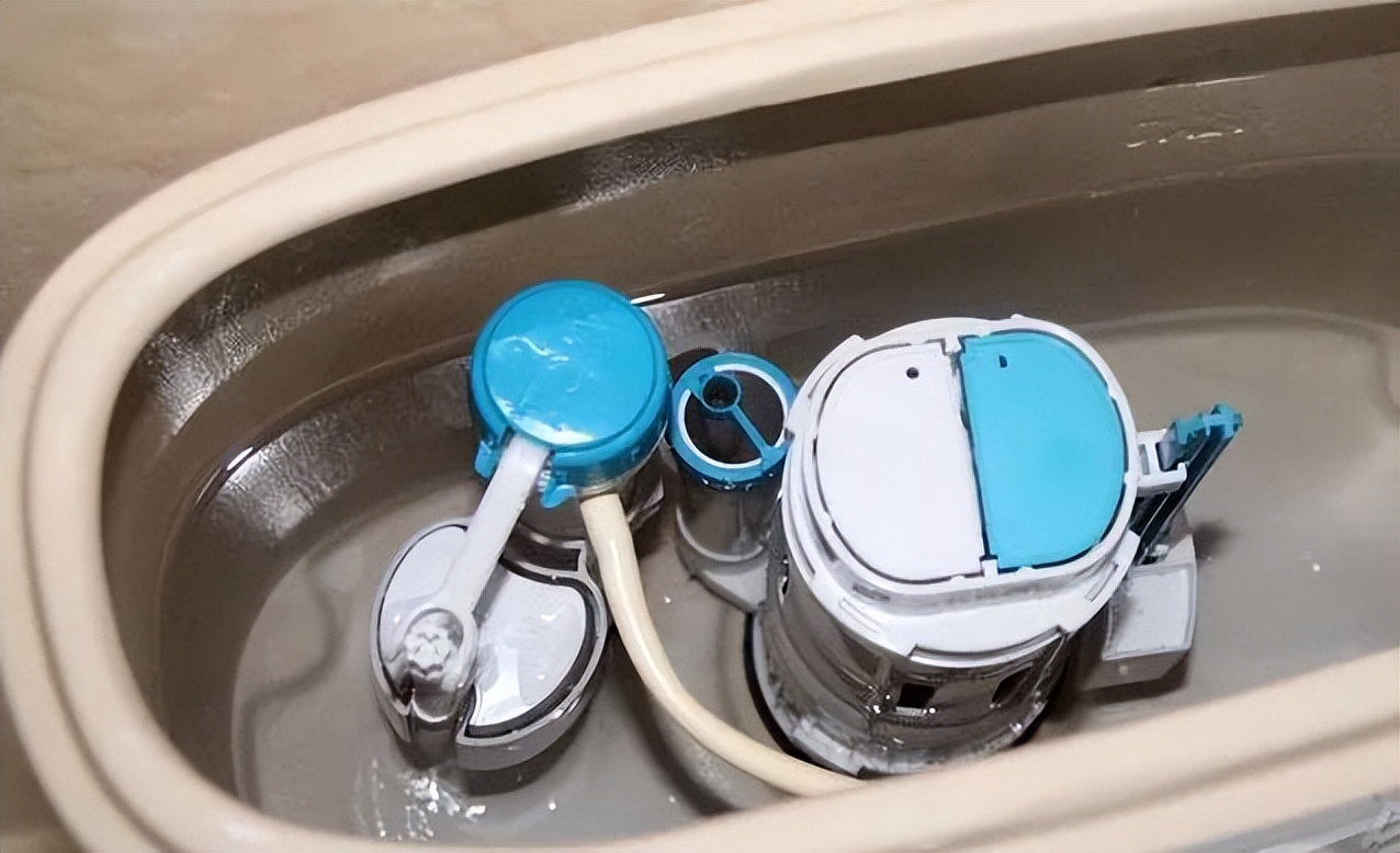 马桶出水量小不用找师傅看,动一下“这2地方”,出水量大又猛