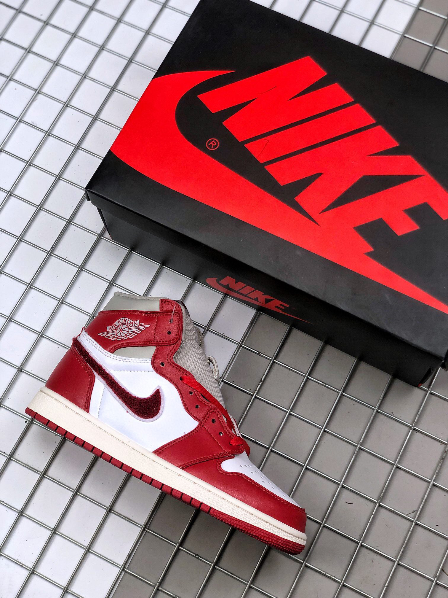 Air Jordan 1 High OG WMNS \＂Newstalgia\＂毛绒 白红