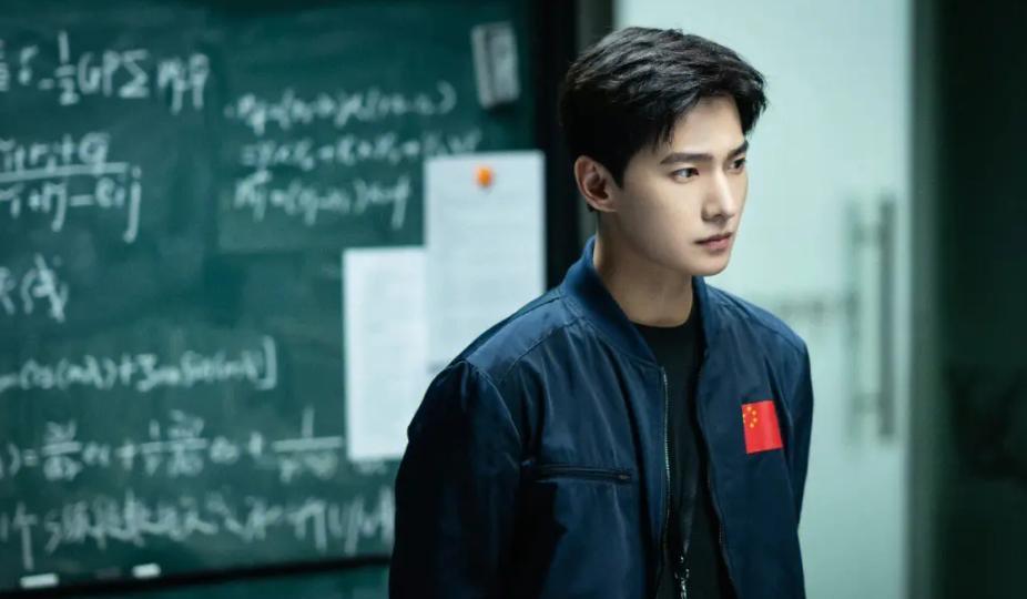 杨洋|曝杨洋赵露思是剧组夫妻，女方提分手其挽回无果，现与王楚然恋爱