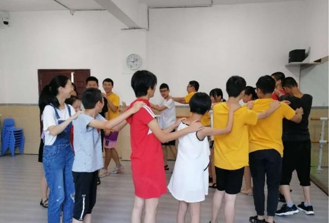 唐山打人者女儿,被传是“校霸”?什么样的家庭就有什么样的孩子