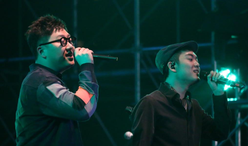 民谣|张亚东哽咽、李宇春、老狼飙泪，内地民谣人28年等来首档专属音综