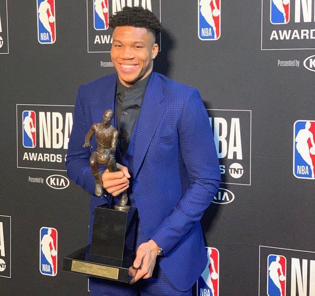 大学生|美媒重排NBA进20年排名前十的球星！现役4人上榜，第一实至名归！