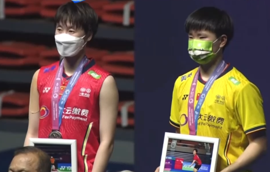 何冰娇|新王登基，何冰娇今年2胜陈雨菲和安洗莹、1胜山口茜，2冠无败绩