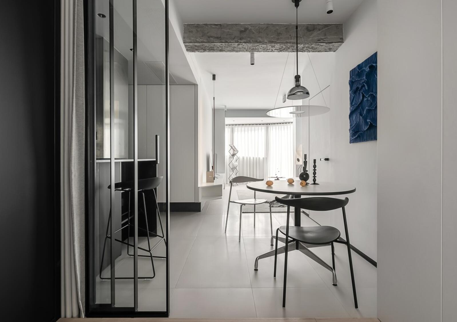 为追求现代简约，他将家里所有房间打通，完工后，高级感都藏不住