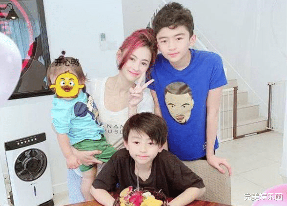 杨丽萍|41岁张柏芝晒近照,素颜皮肤白嫩似少女,3个儿子颜值差距明显