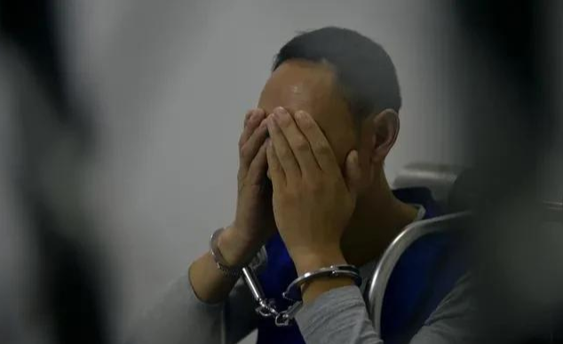 男子嫖娼折腾小姐5次,醒来发现对方是男人报警,怒而报警诈骗