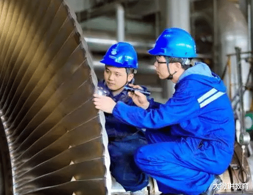 大学生|没有“中年危机”的3类职业，失业风险微乎其微，越老越吃香