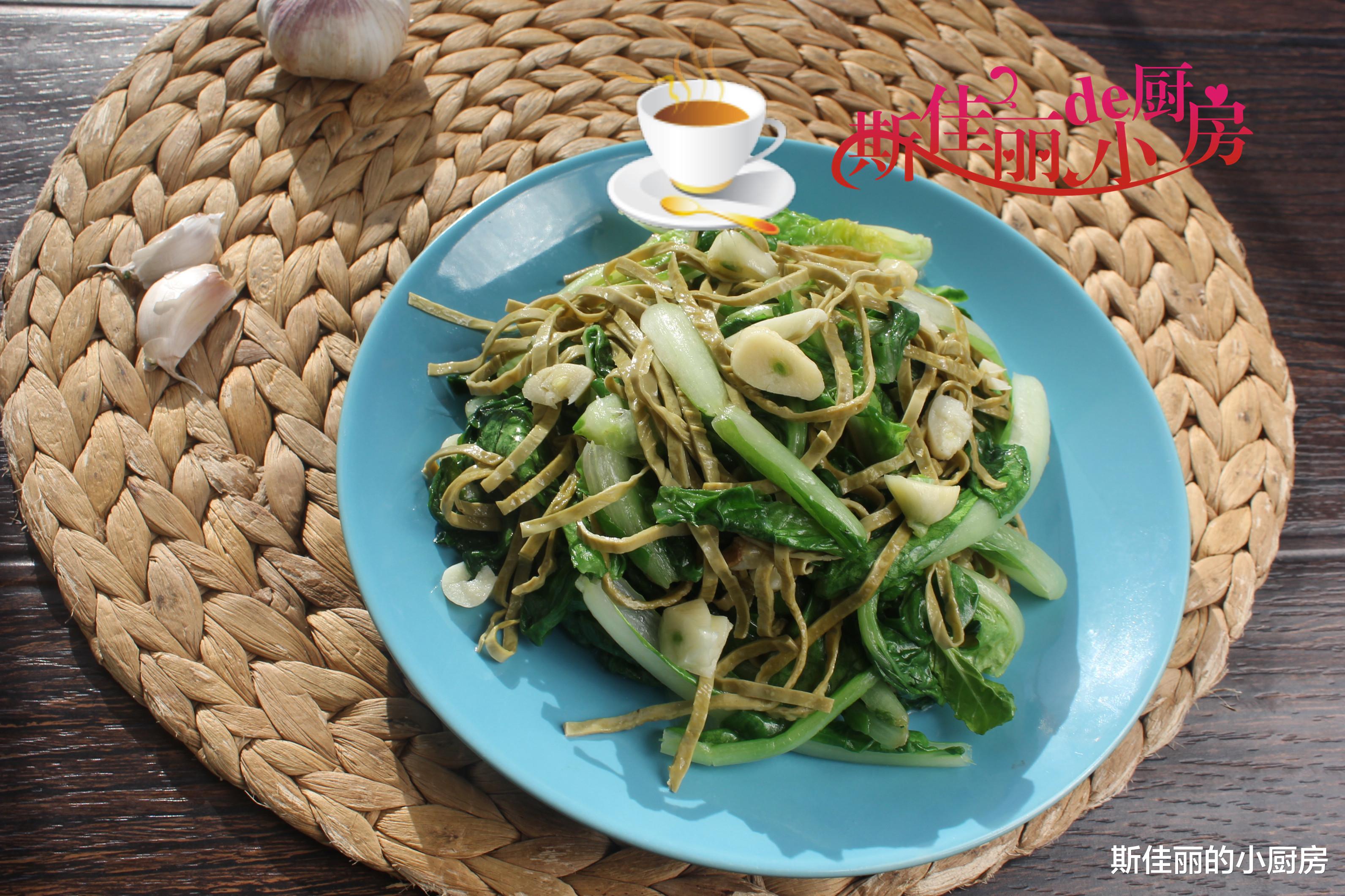 芹菜 越吃越瘦的一道菜，三块钱炒一大盘，减肥又美肤，尤其女人要常吃