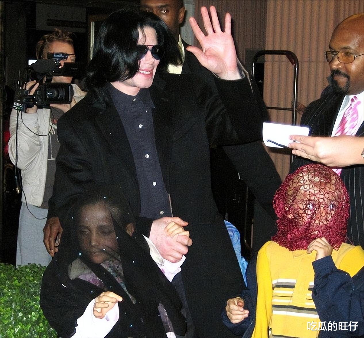 迈克尔·杰克逊|迈克尔杰克逊唯一的女儿：24岁长得像父亲，曾因皮肤白皙被质疑