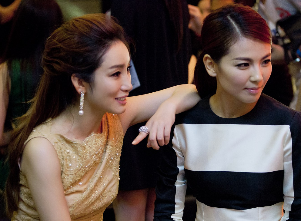 秦海璐|当年王珂欠巨款，刘涛无奈找秦海璐借钱，秦海璐借出自家一半财产