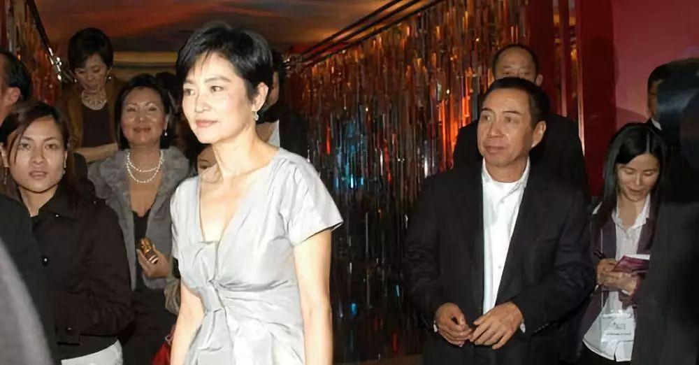 林青霞|“潇洒贵妇”林青霞：18个佣人10只看门狗，厨师仅4年满头白发？