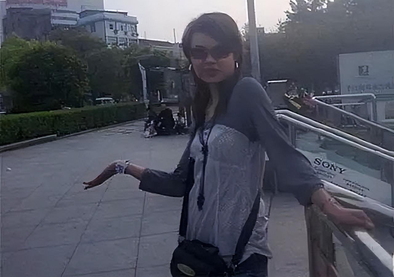 2009年,宾馆女服务员邓玉娇不堪骚扰而刺死官员,今已结婚生子