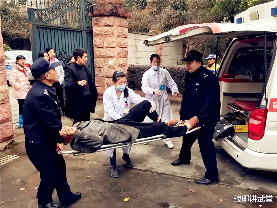 案例:汽车突然鸣笛致老人受惊倒地猝死,家属索赔34万,法院判了