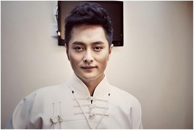 云飞|云飞:草根歌手塌房实锤,抛妻弃女已成事实