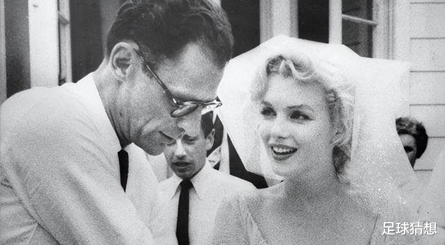 发型 1954年，梦露不惧严寒穿紫色吊带裙在韩国劳军，10万美军为她痴狂