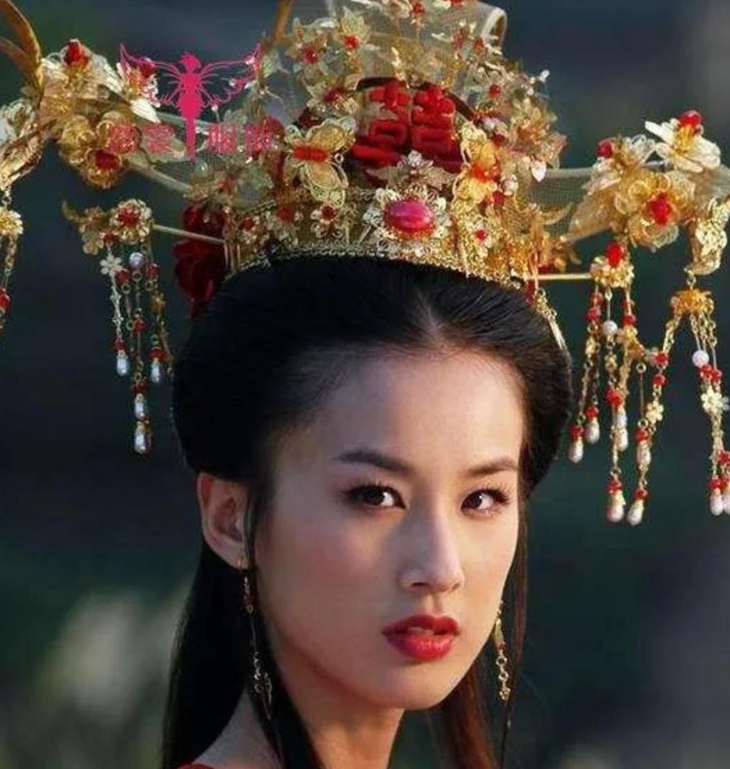 电影|黄圣依连发32条微博，此前还发过藏头诗，被认为是离婚文案！