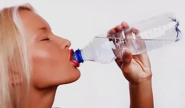 感冒|适当喝水有利感冒康复, 但盲目喝水不利恢复