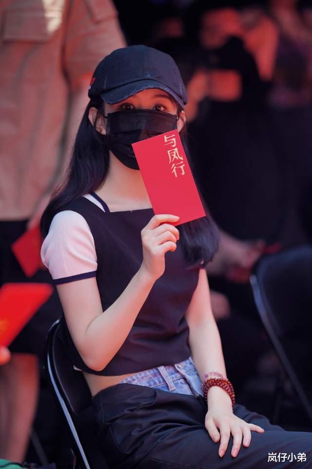 赵丽颖|赵丽颖新剧开机，官微意外公开全新身份，被代拍吓到的表情亮了！