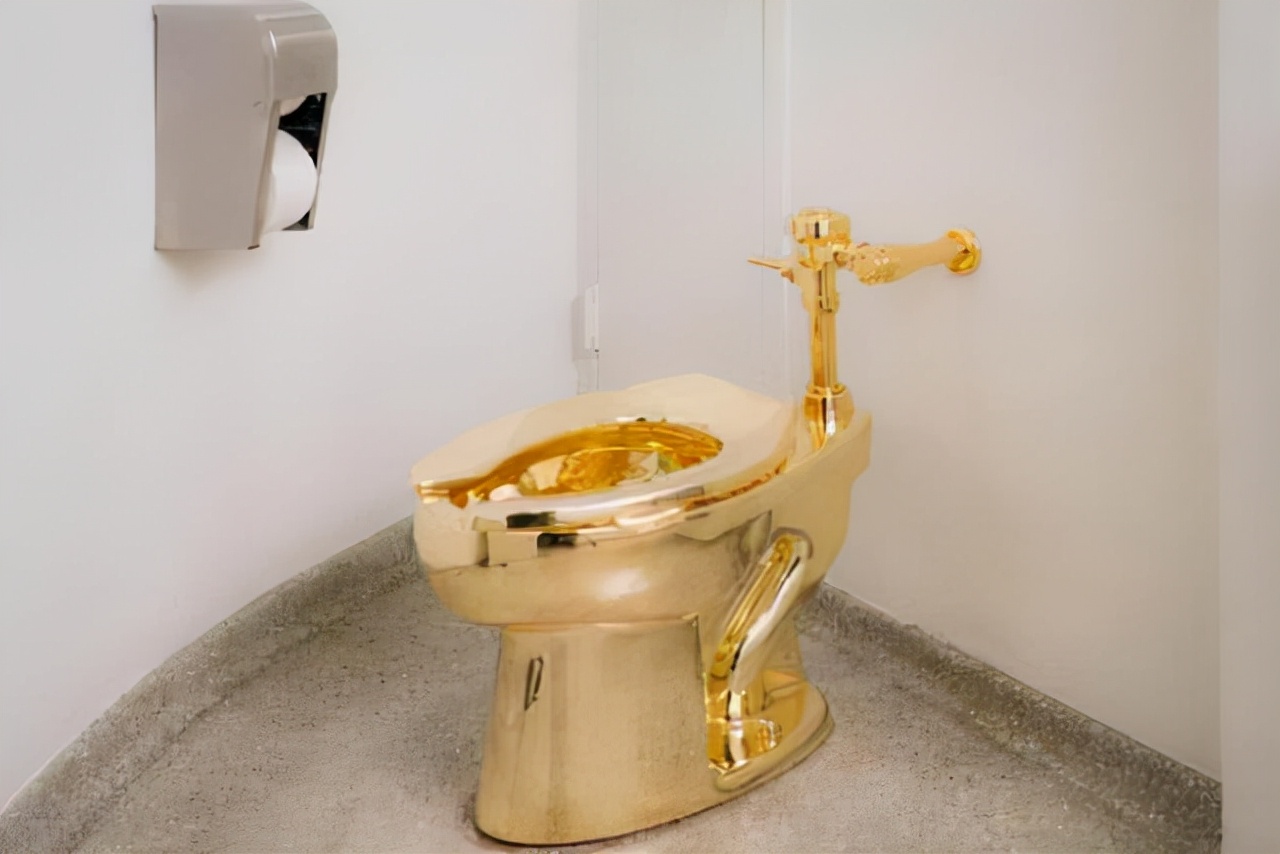 为什么美国的马桶盖上有个缺口?难道是中外有别?这个设计好独特