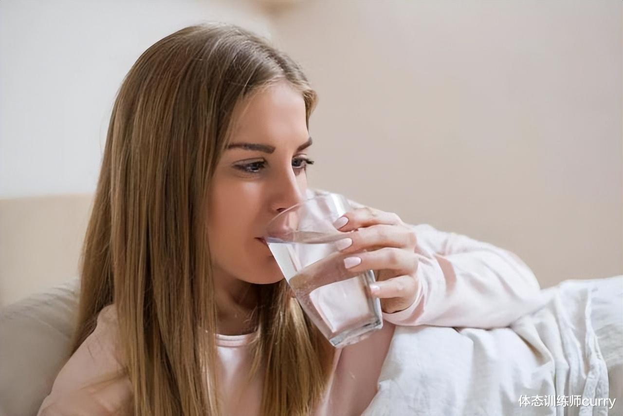 肠胃|早晨空腹喝水的人,比不吃早餐的人危害更大?建议早做了解