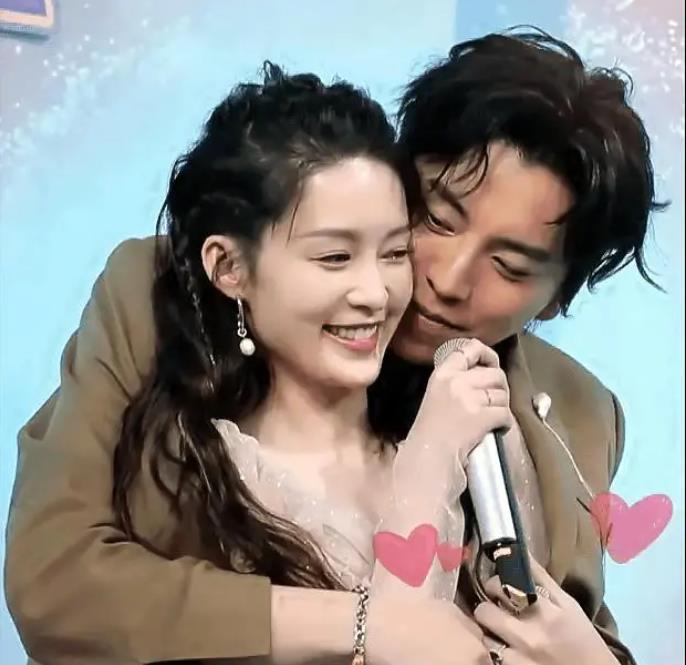 李沁|互相喂投、掀裙子、共用吸管、贴脸杀，这些明星也太没有分寸感了