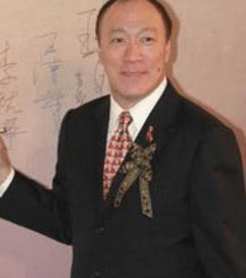 娱乐圈|香港娱乐圈没人敢惹他,就连英皇的老板,都对他忌惮三分,向华强更是如此