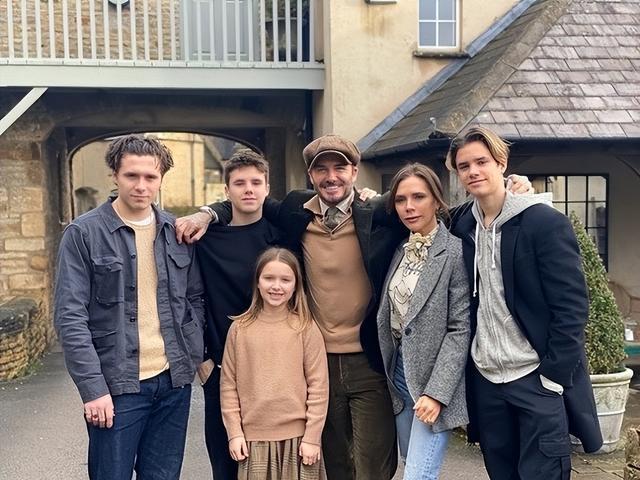 维多利亚·贝克汉姆|贝克汉姆频繁出轨,连自己的私人助理都不放过,贝嫂这也能忍?