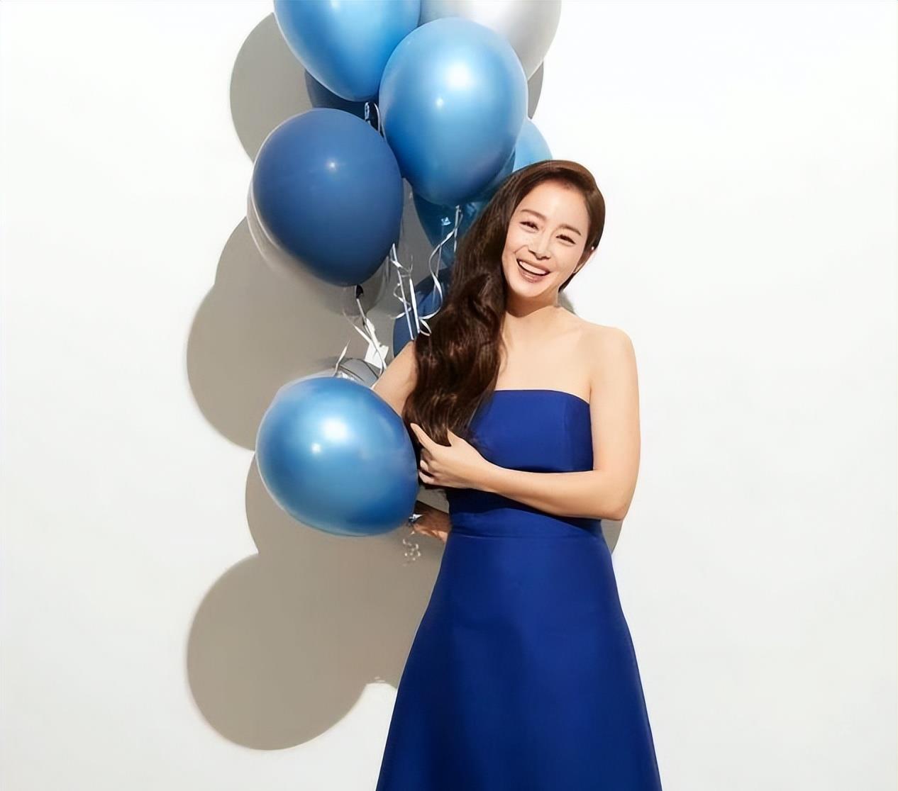 护肤品 Rain和老婆逛街被偶遇,金泰熙黑长直太有初恋感,丝毫不见老