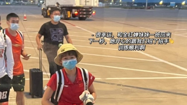 家里庭院重新装修迎接全红婵！门口小路铺上水泥，50万豪车停院内