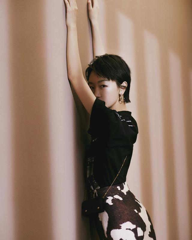 补水 有一种瘦叫做女明星！体重80斤的周冬雨，在路人镜头下是真不好看