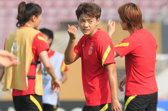 中国女足|中国女足夺冠，唐佳丽参与3粒进球，用实际行动回应热刺当家球星
