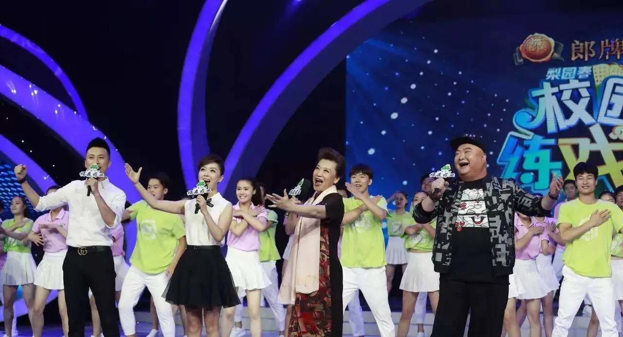 倪宝铎|《梨园春》倪宝铎在时还不错,而其离开后庞晓戈主持越来越张扬