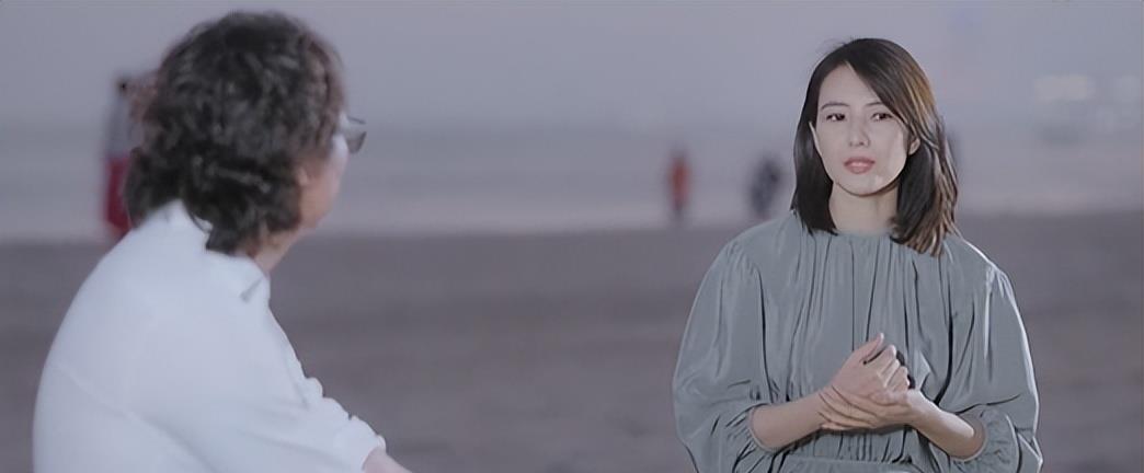 高圆圆|高圆圆私下生活太惬意！大口吃美食好享受，和店员热聊好亲切