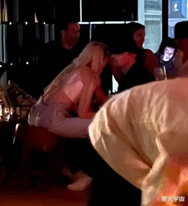 莱昂纳多·迪卡普里奥|宝妈超模真抢手!布拉德·皮特心仪31岁艾米丽,小李子恋上了27岁吉吉