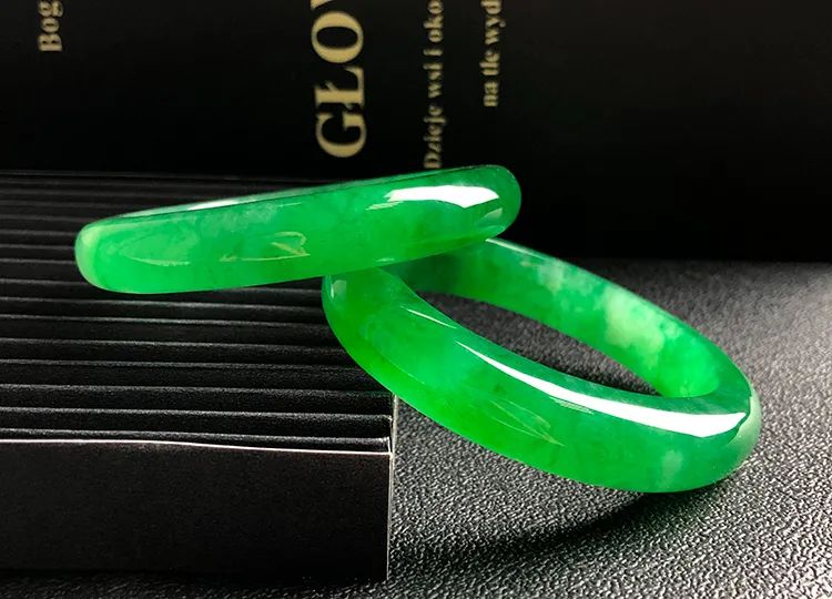 翡翠|「无纹不成翡」别把纹和裂搞混了!出现裂纹的翡翠最好不要买