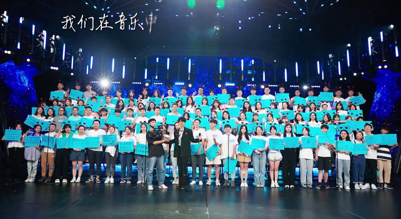 许嵩|许嵩出山圆了粉丝的梦,却不知何炅早已看穿:追星实则是感念自己