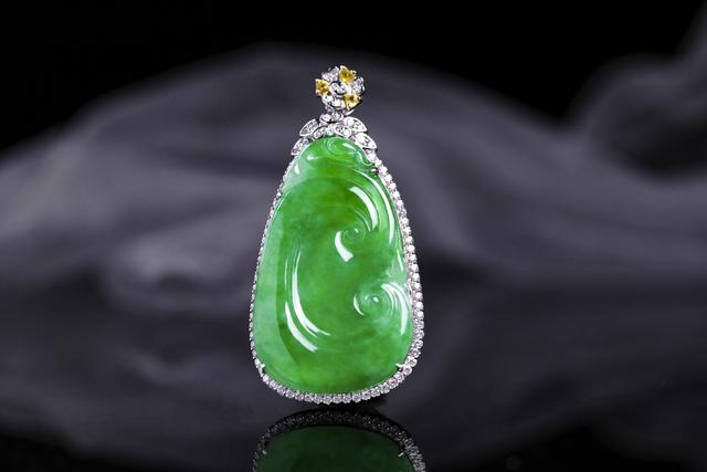 翡翠|三分料七分工，翡翠原料和雕工哪个更重要？其实都是缺一不可的